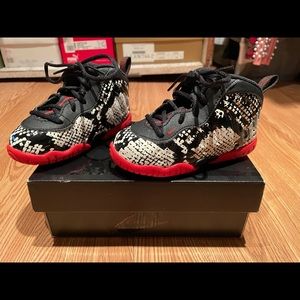 Nike Black White Red Sneakers Toddler Boys Shoes